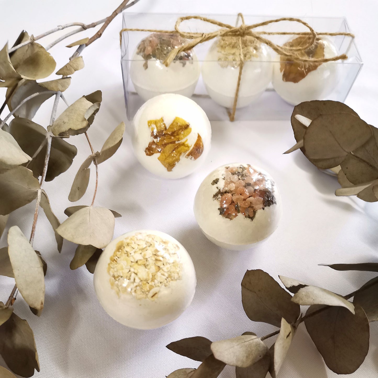 Box Set of 3 Medium Botanical Bath Bombs - Lemongrass